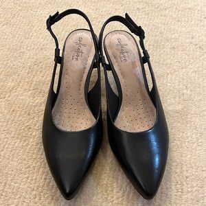 NWT!! Sling back Clarks shoes size 8 1/2.